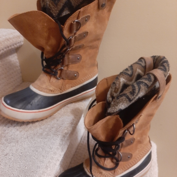 Hand crafted SOREL Waterproof  winter Boots - Picture 2 of 10